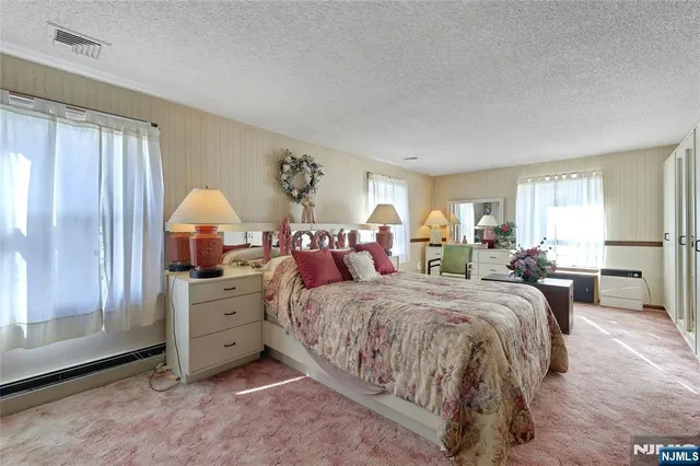 $999,999 | 4 Highfield Court, Wayne, NJ 07470