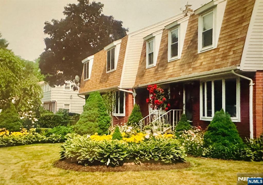 4 Highfield Court Wayne, NJ 07470 - Photo 47 of 49 front view of a building