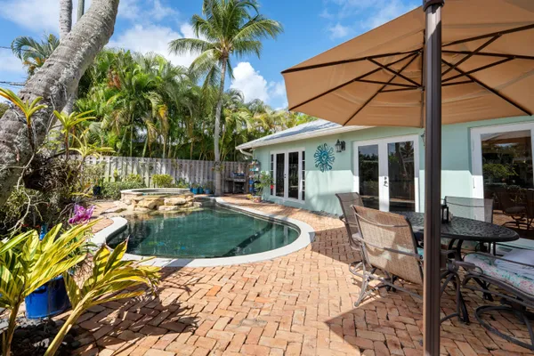 a view of a house with backyard and sitting area