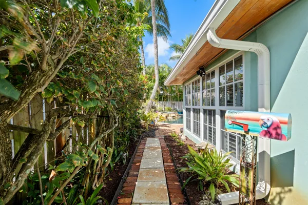 a view of a pathway with a house