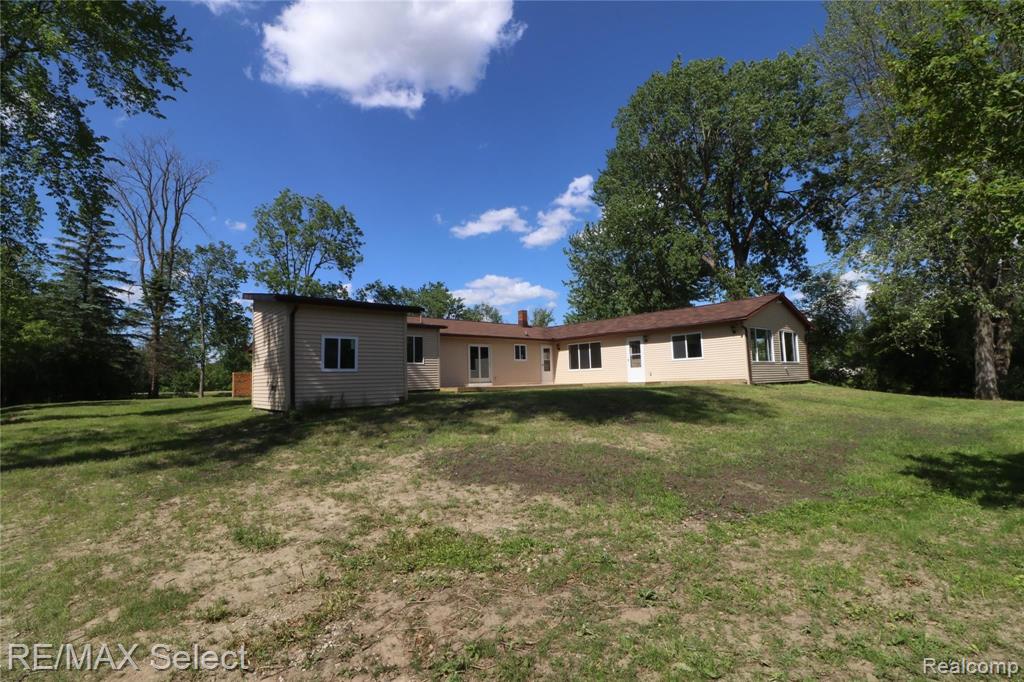 3231 West Hill Road Flint, MI 48507 - Photo 7 of 34