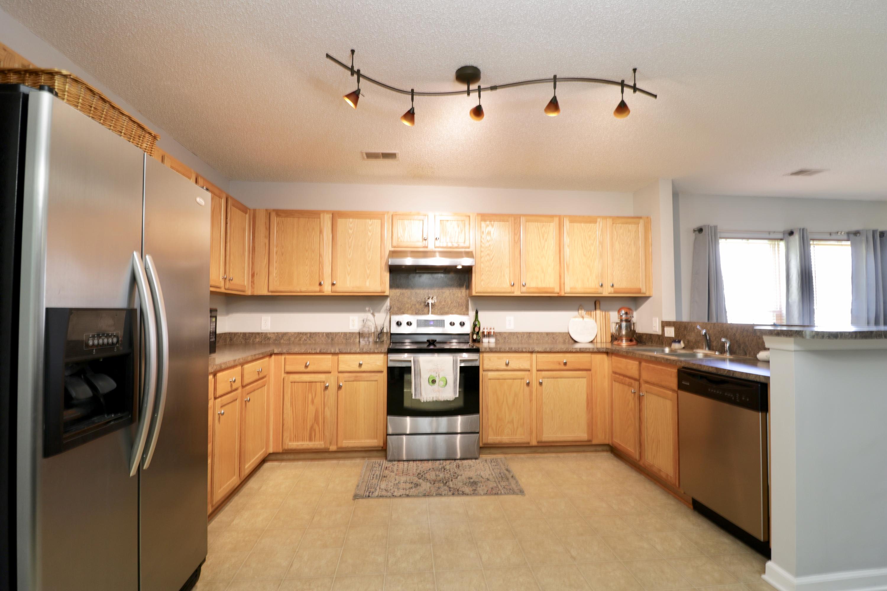 115 Thistle Road Goose Creek, SC 29445 - Photo 6 of 20 Kitchen
