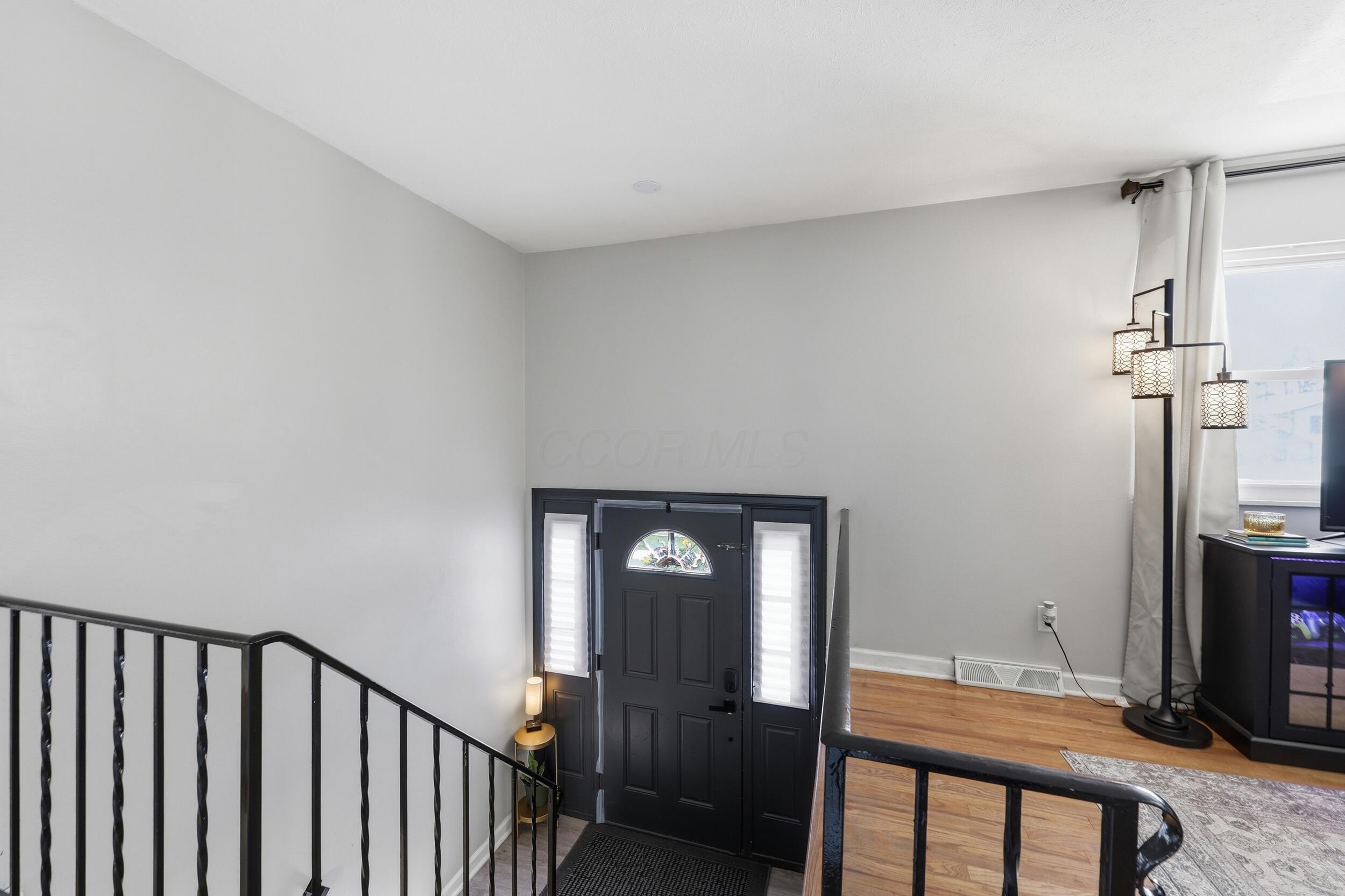 6097 Karl Road Columbus, OH 43229 - Photo 5 of 24