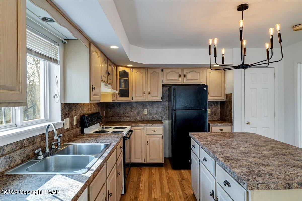 120 Radcliff Road Bushkill, PA 18324 - Photo 4 of 36 a kitchen with a sink stove and refrigerator