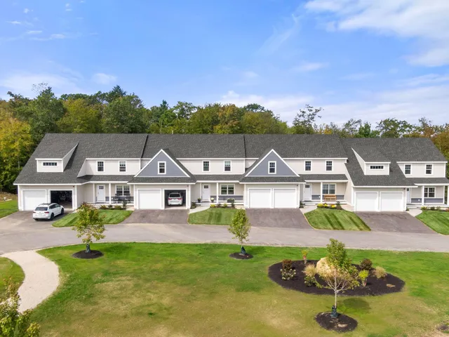 $654,900 | 65 Driftwood Circle, Unit 25, Sandown, NH 03873