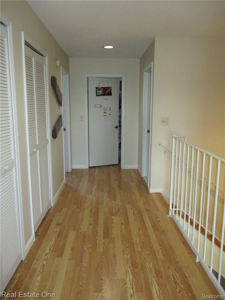938 Golfview Court Rochester, MI 48307 - Photo 21 of 44 IMG_1340.jpg