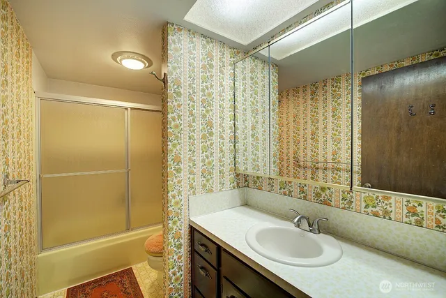 $3,295 | 19623 Southeast 216th Street, Maple Valley, WA 98038