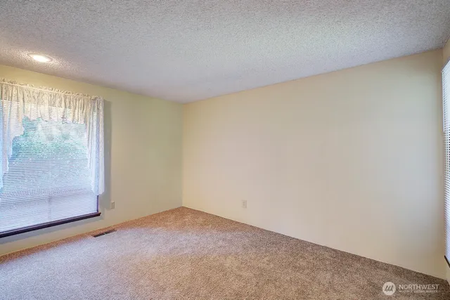 $3,295 | 19623 Southeast 216th Street, Maple Valley, WA 98038