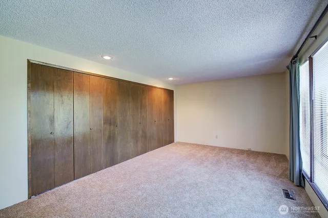 $3,295 | 19623 Southeast 216th Street, Maple Valley, WA 98038