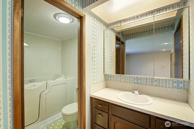 $3,295 | 19623 Southeast 216th Street, Maple Valley, WA 98038