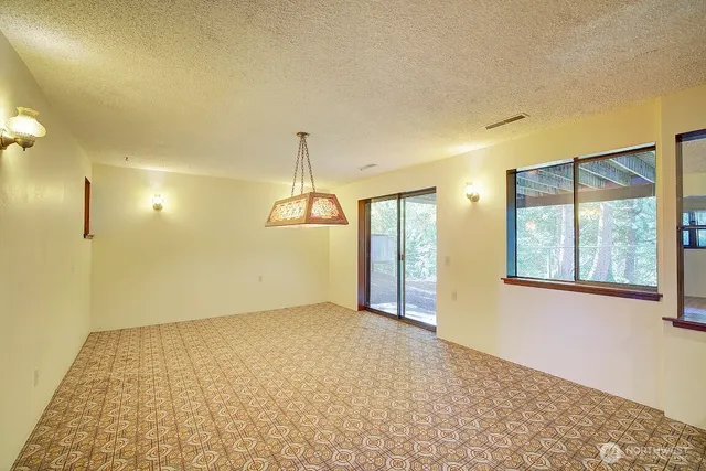 $3,295 | 19623 Southeast 216th Street, Maple Valley, WA 98038