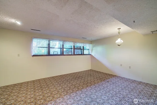 $3,295 | 19623 Southeast 216th Street, Maple Valley, WA 98038