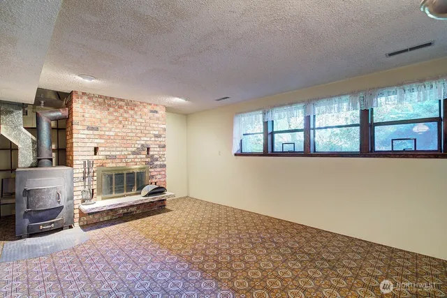 $3,295 | 19623 Southeast 216th Street, Maple Valley, WA 98038