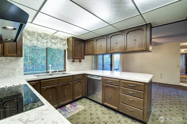 $3,295 | 19623 Southeast 216th Street, Maple Valley, WA 98038