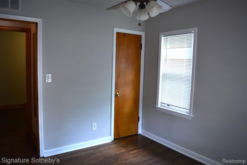 27360 Ridgewood Street Roseville, MI 48066 - Photo 13 of 32