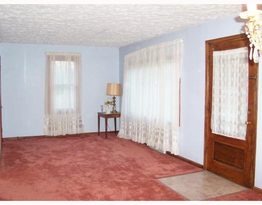 3209 Mercer Road New Castle, PA 16105 - Photo 4 of 8 Living Room. Open & Airy living/dining room combo..hardwood floors underneath!