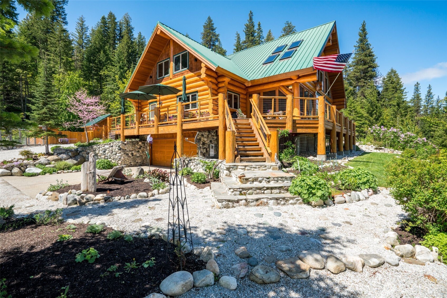 11411 Shugart Flats Road Leavenworth, WA 98826 - Photo 6 of 40 a front view of a house with a yard
