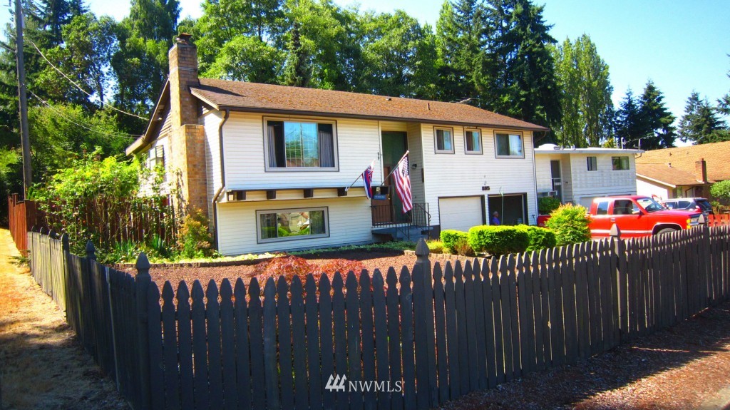 805 Southwest 117th Street Seattle, WA 98146 - Photo 1 of 10 Gallery Image 1
