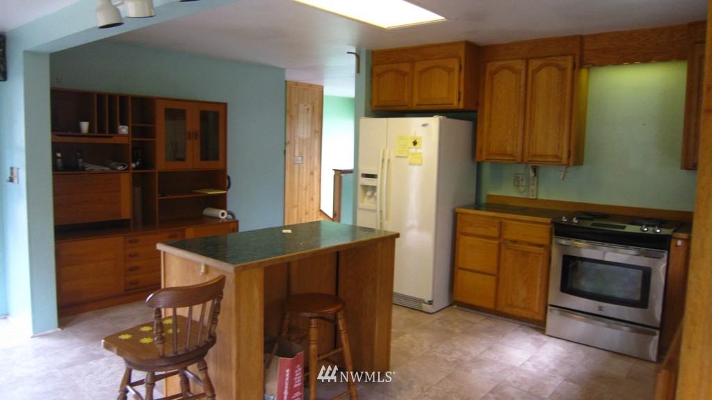 805 Southwest 117th Street Seattle, WA 98146 - Photo 7 of 10 Gallery Image 7