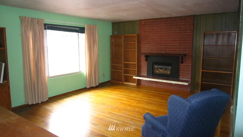 805 Southwest 117th Street Seattle, WA 98146 - Photo 9 of 10 Gallery Image 9