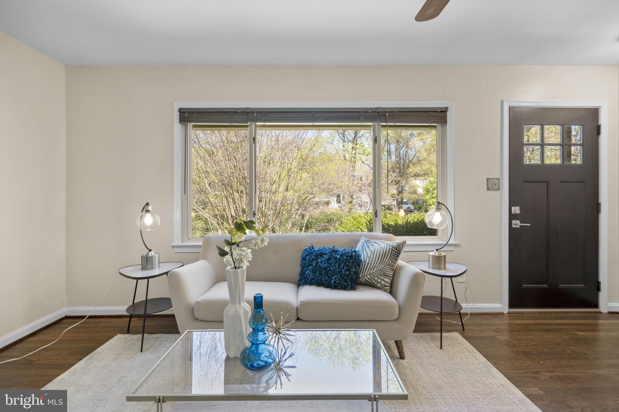 7005 Grove Road Alexandria, VA 22306 - Photo 14 of 81 Living Room
