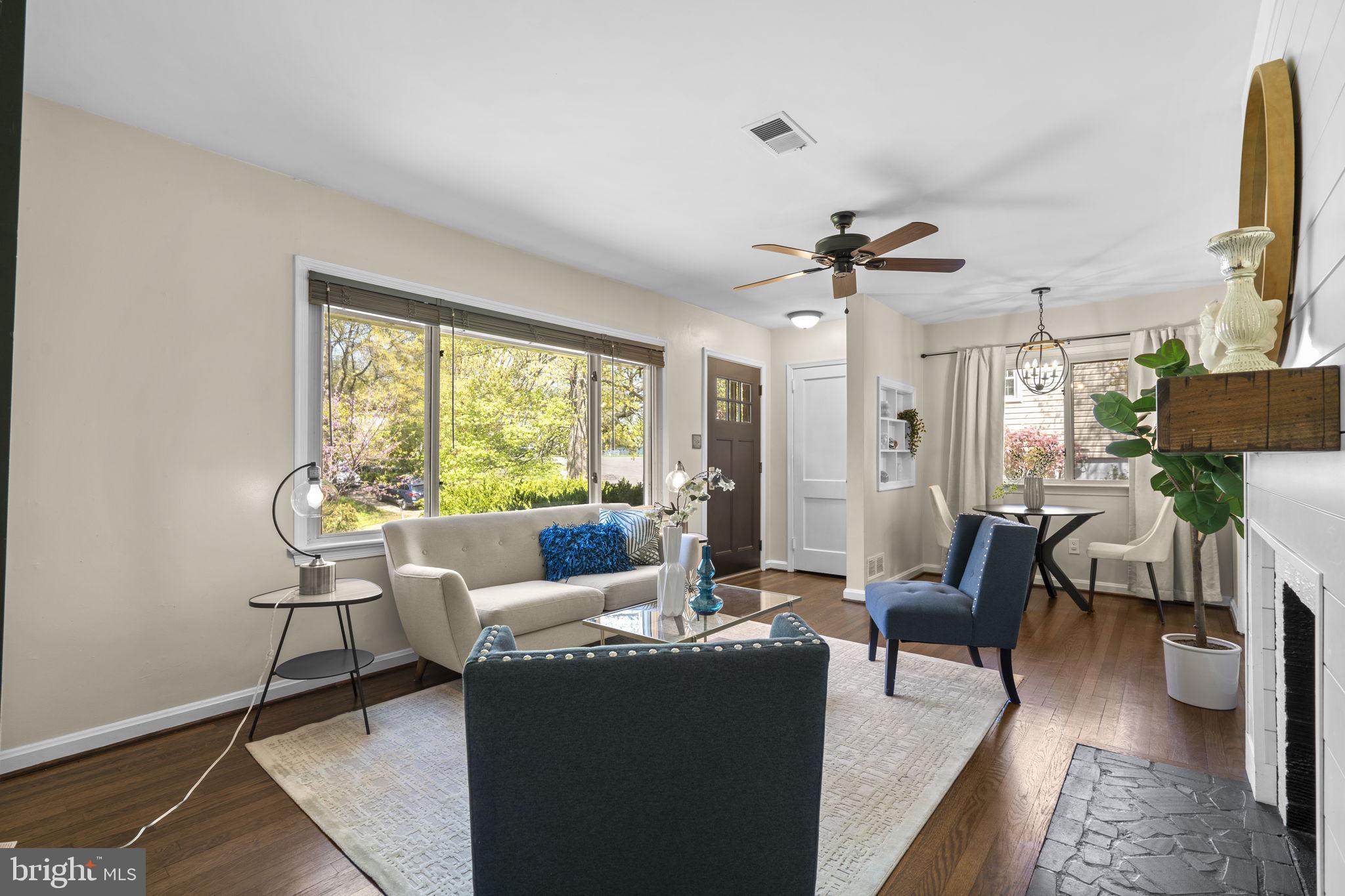 7005 Grove Road Alexandria, VA 22306 - Photo 16 of 81 Living Room