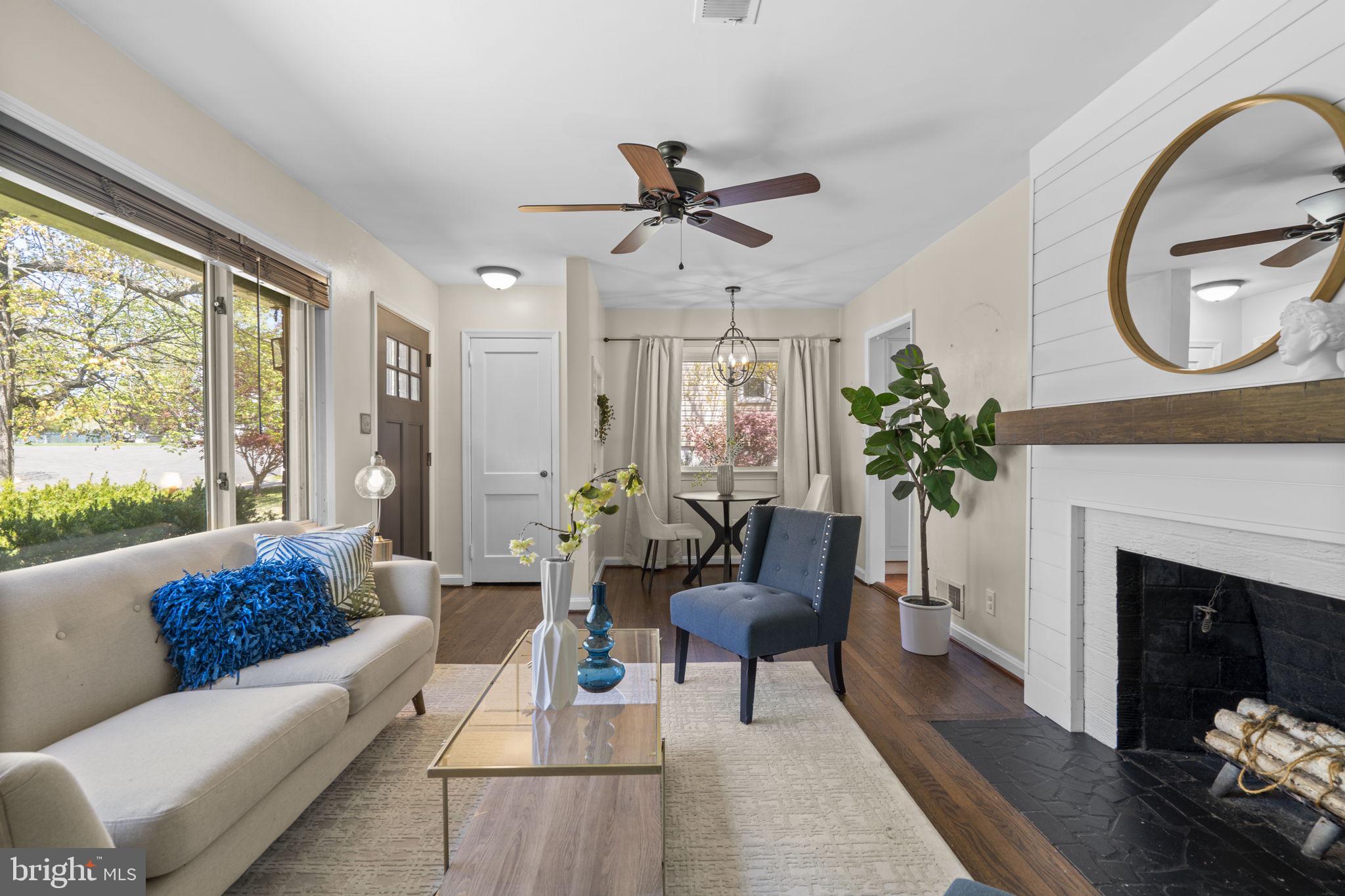 7005 Grove Road Alexandria, VA 22306 - Photo 18 of 81 Living Room
