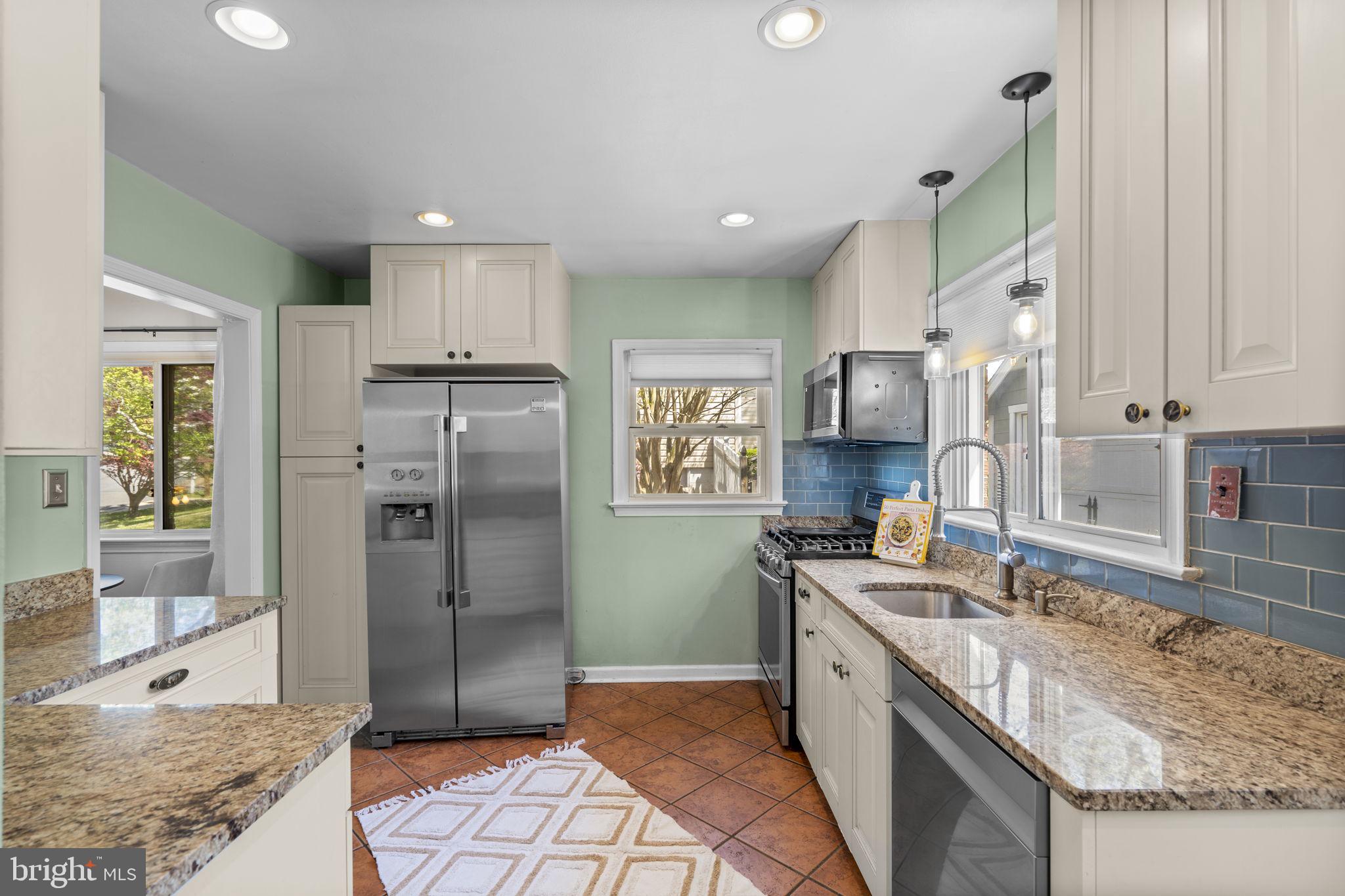 7005 Grove Road Alexandria, VA 22306 - Photo 42 of 81 Full sized Fridge