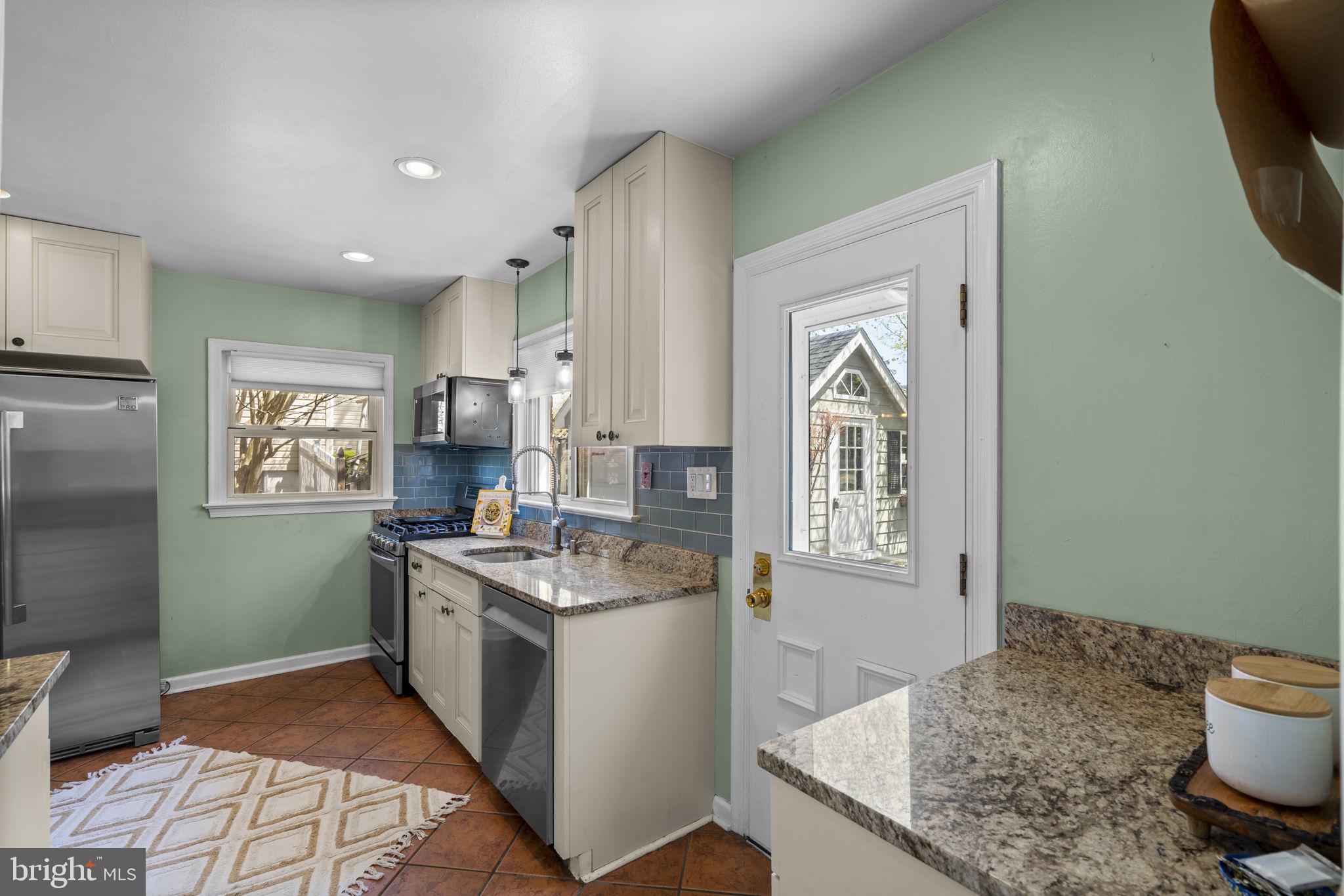 7005 Grove Road Alexandria, VA 22306 - Photo 44 of 81 Kitchen