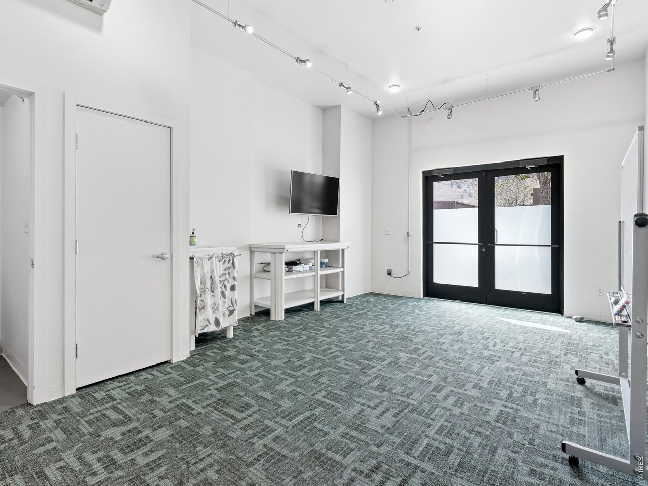 4645 Broadway, Unit C3 Boulder, CO 80304 - Photo 24 of 40 Commercial space. Perfect for office, therapist space, gym, or storage!