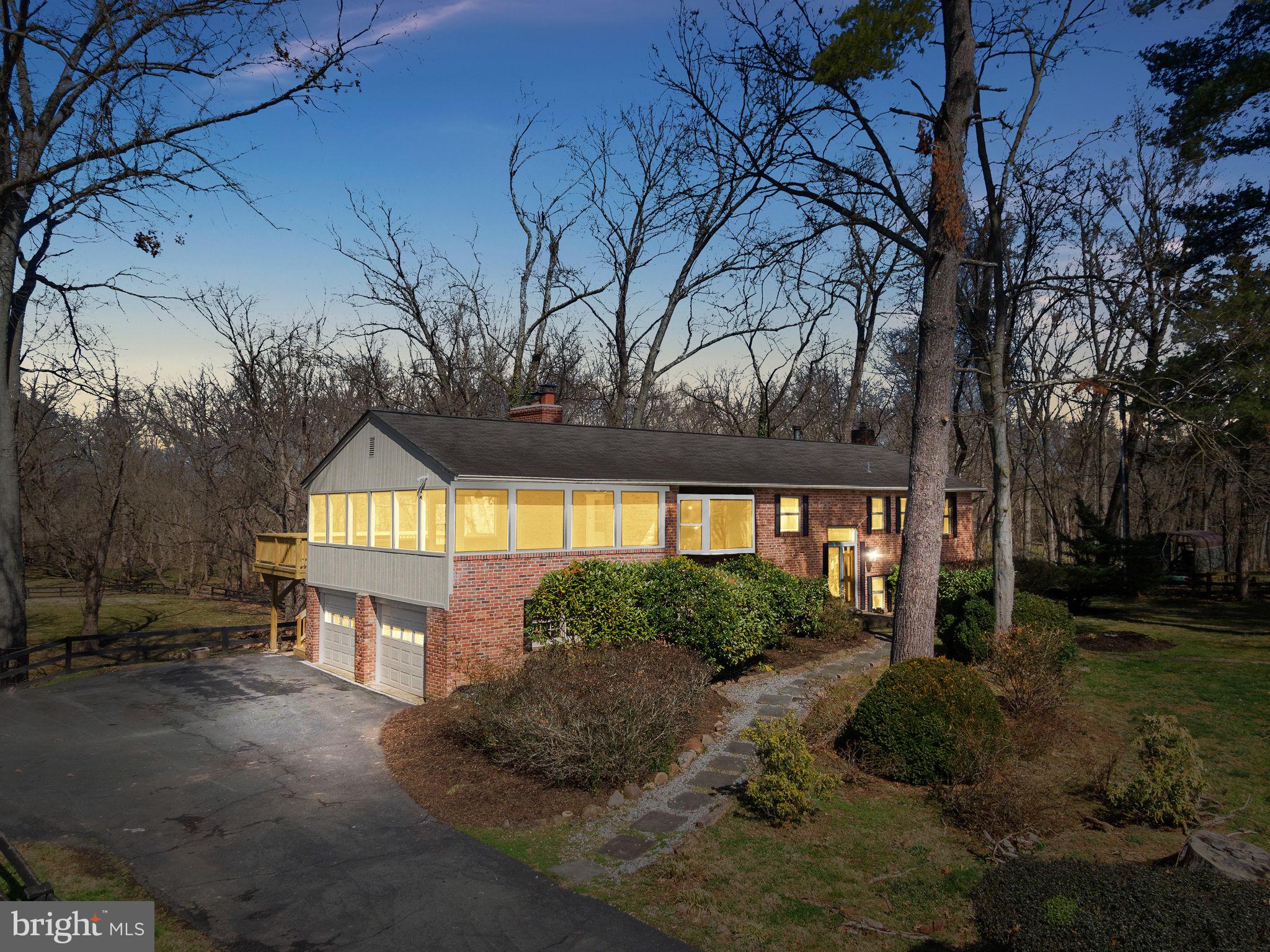 19649 Youngs Cliff Road Sterling, VA 20165 - Photo 2 of 81 Gallery Image 2