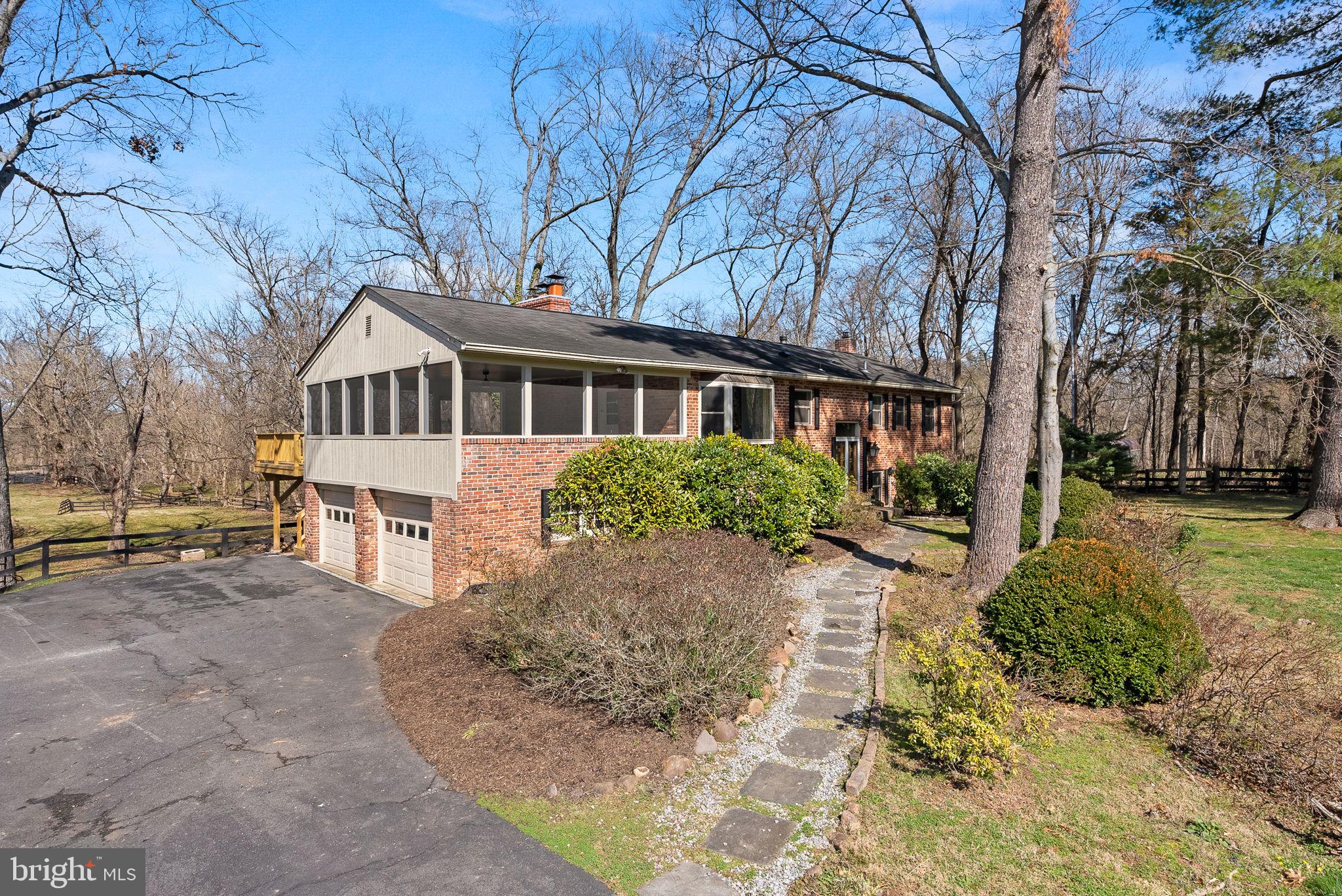 19649 Youngs Cliff Road Sterling, VA 20165 - Photo 4 of 81 Gallery Image 4