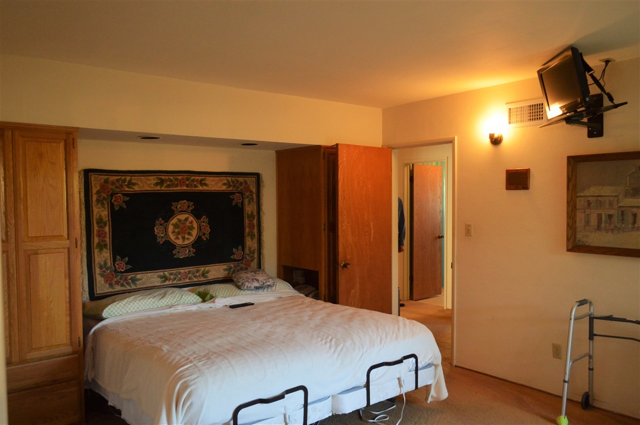 1402 Rodeo Drive La Jolla, CA 92037 - Photo 9 of 14