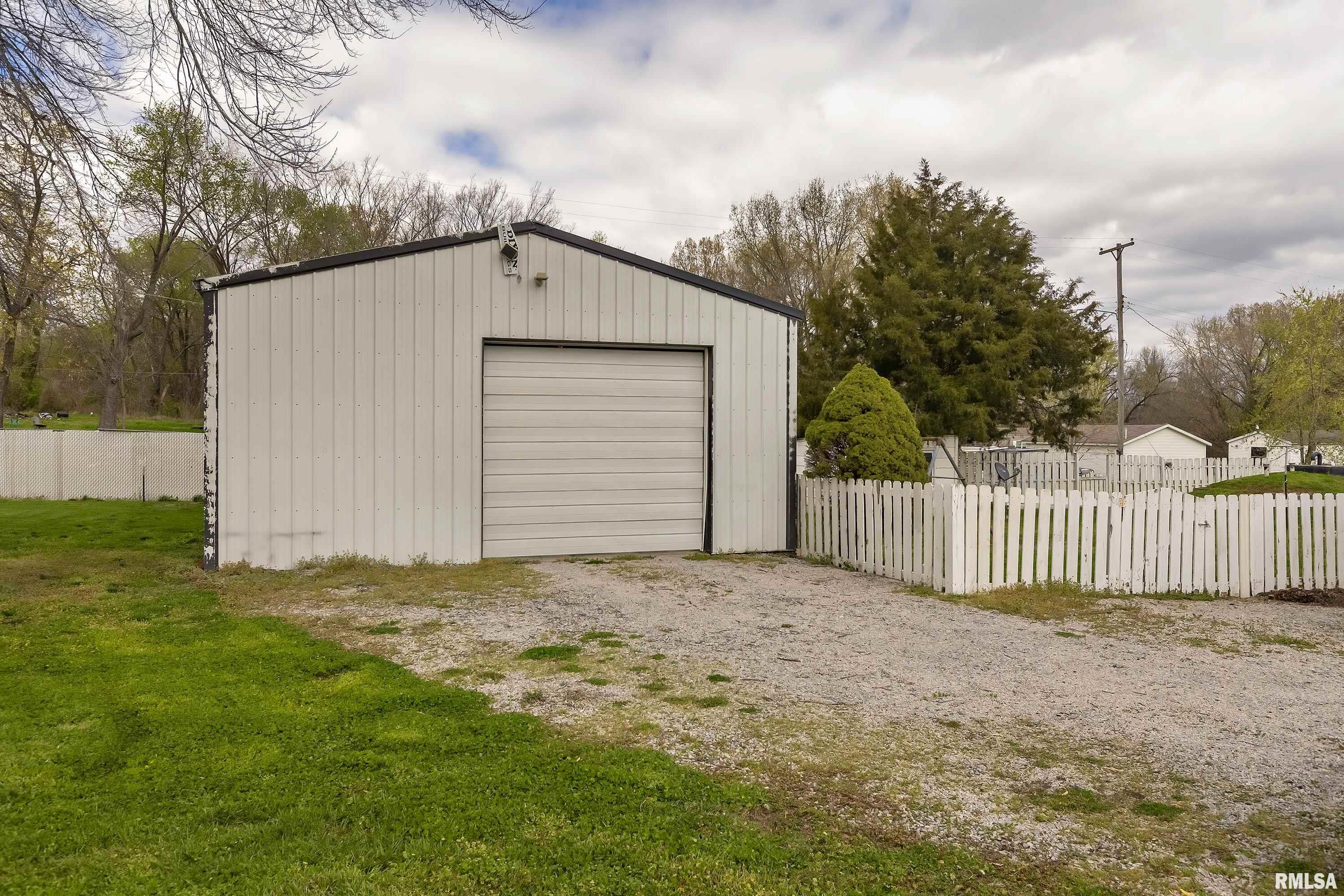 19418 Freeman Spur Road Freeman Spur, IL 62896 - Photo 14 of 26 Gallery Image 14