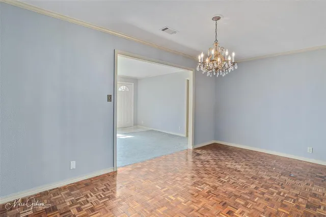 a view of a chandelier in big room and chandelier