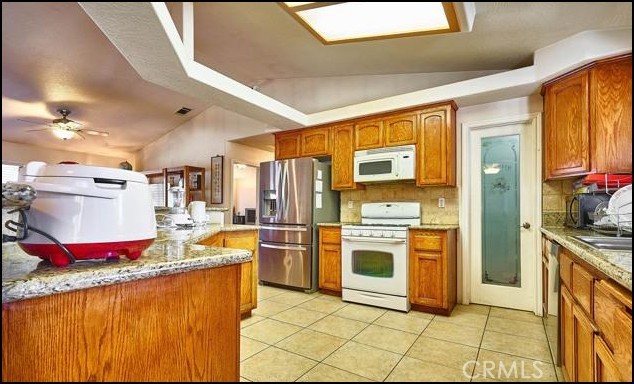 9562 Cambria Road Phelan, CA 92371 - Photo 17 of 55 Kitchen