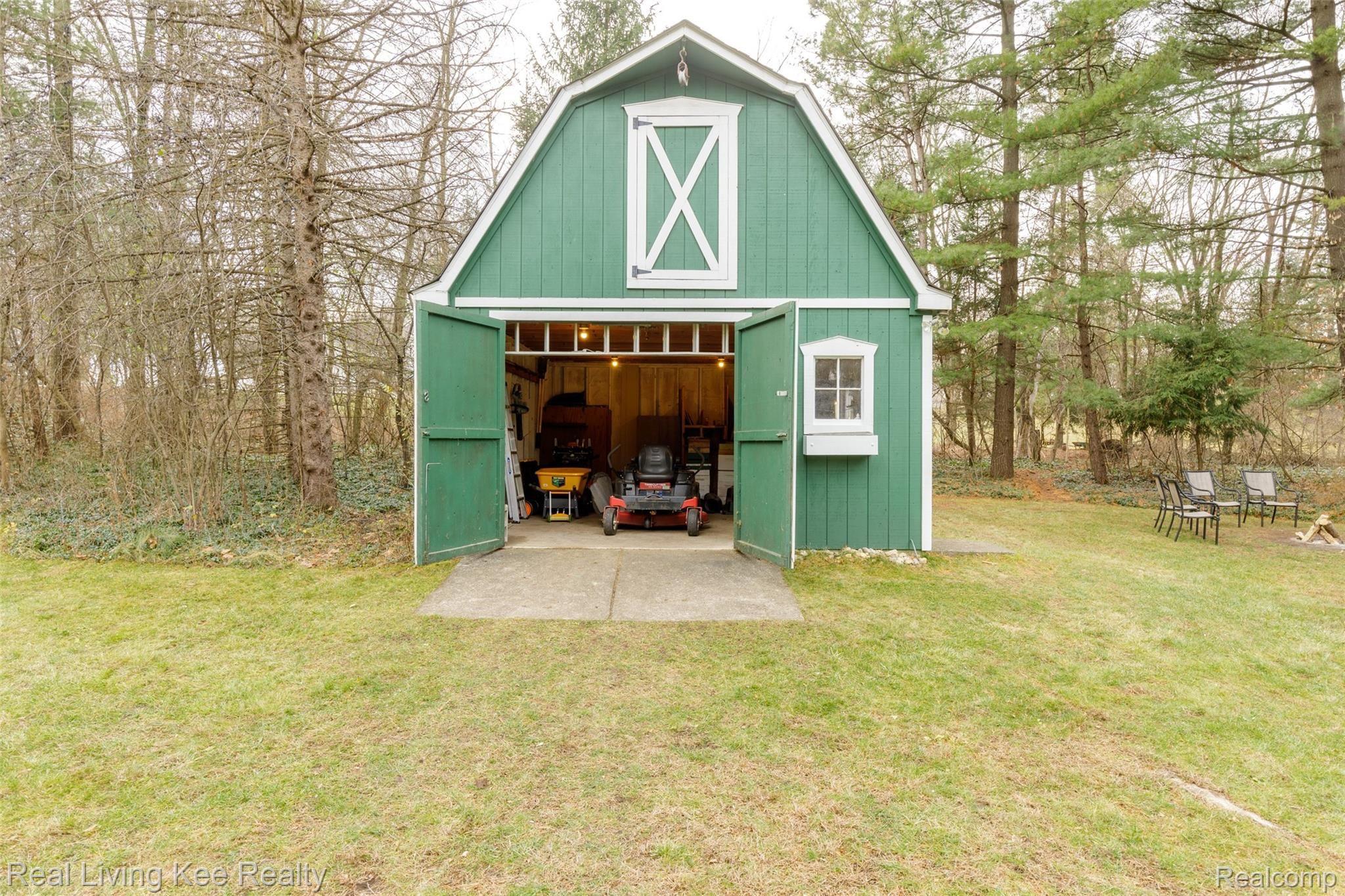 3942 South Ellamae Road Rochester, MI 48306 - Photo 44 of 54 Ellamae-48.jpg
