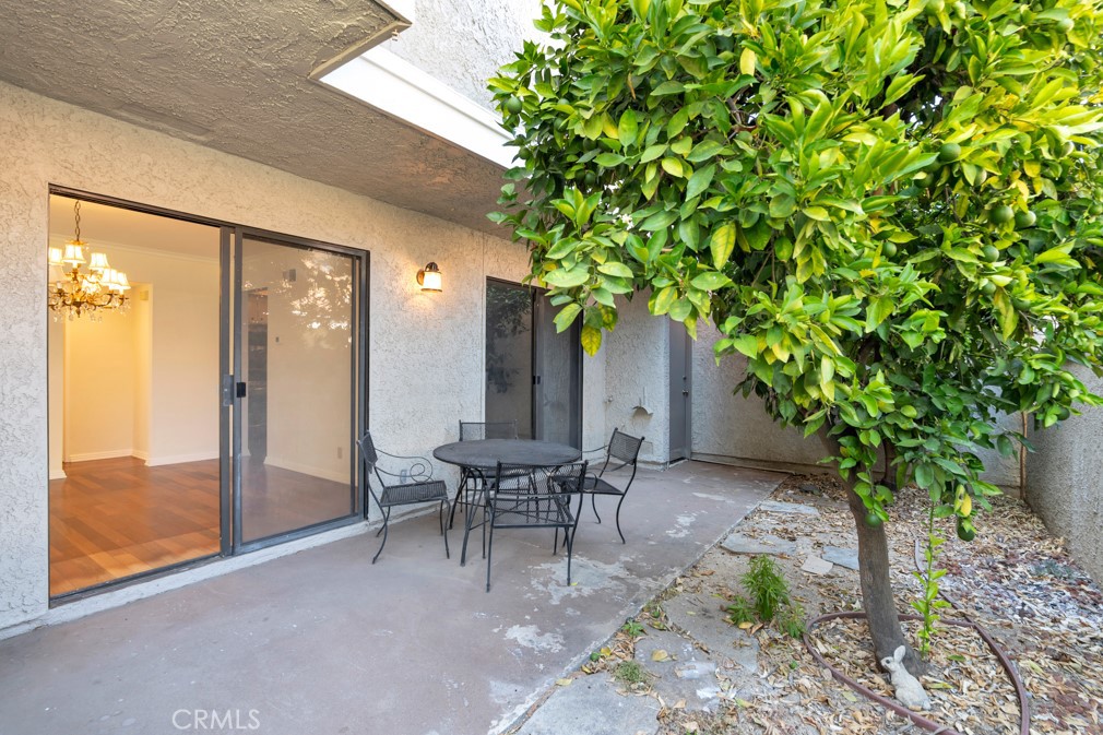 905 Thistlegate Road Oak Park, CA 91377 - Photo 3 of 34