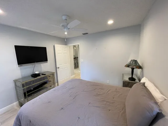 a view of livingroom with furniture