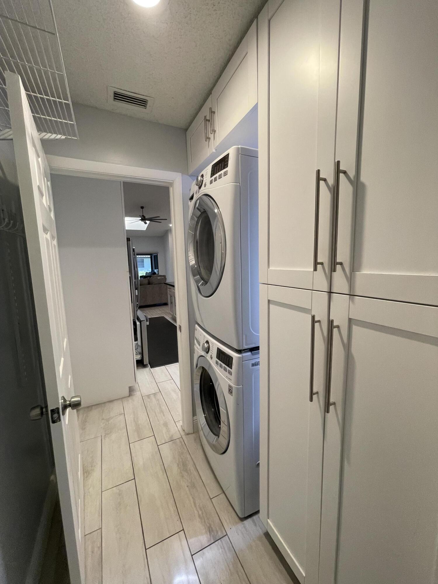 6157 Sunny Pointe Circle Delray Beach, FL 33484 - Photo 32 of 64 a utility room with dryer and washer