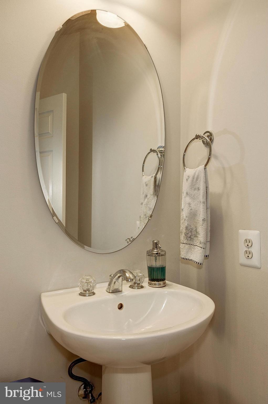 1330 Dasher Lane Reston, VA 20190 - Photo 13 of 30 Powder Room