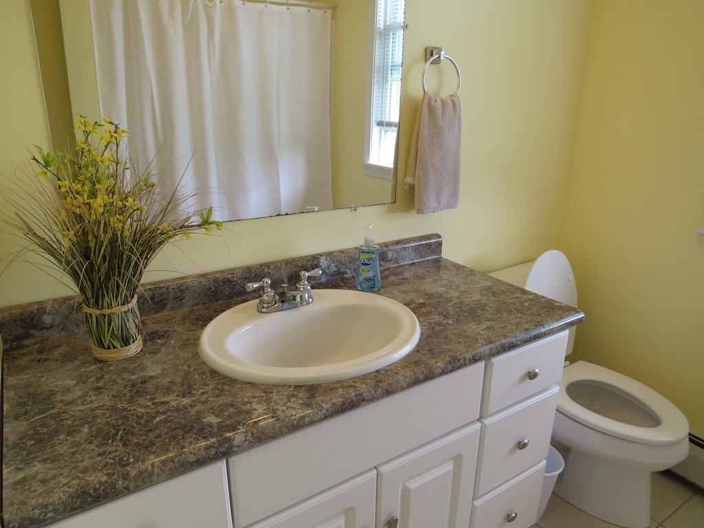 8 Farquhar Road Sturbridge, MA 01566 - Photo 14 of 27