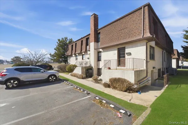 $4,300 | 136 Albany Boulevard, Unit 17E, Atlantic Beach, NY 11509