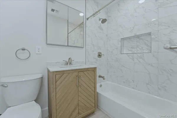 $4,300 | 136 Albany Boulevard, Unit 17E, Atlantic Beach, NY 11509