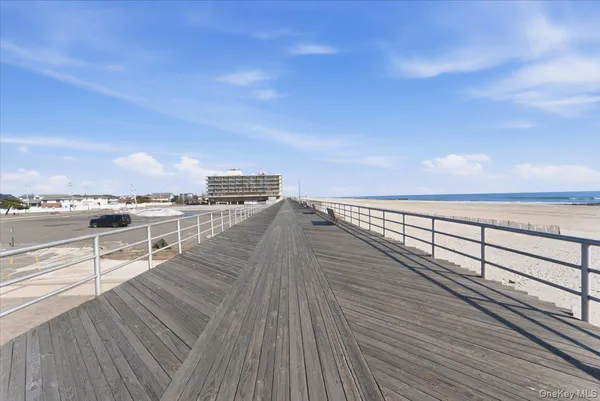 $4,300 | 136 Albany Boulevard, Unit 17E, Atlantic Beach, NY 11509