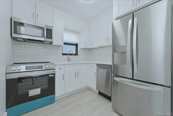 $4,300 | 136 Albany Boulevard, Unit 17E, Atlantic Beach, NY 11509