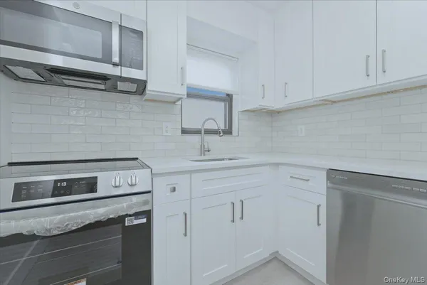 $4,300 | 136 Albany Boulevard, Unit 17E, Atlantic Beach, NY 11509