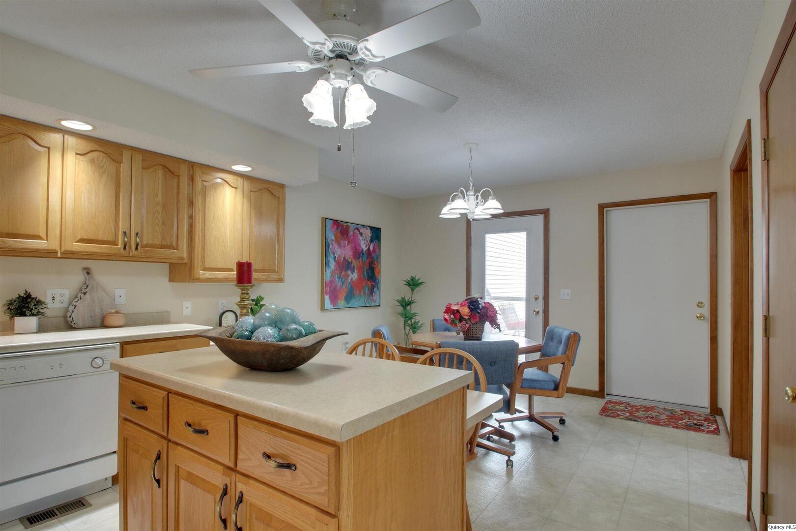 4921 Lake View Drive Quincy, IL 62305 - Photo 12 of 23