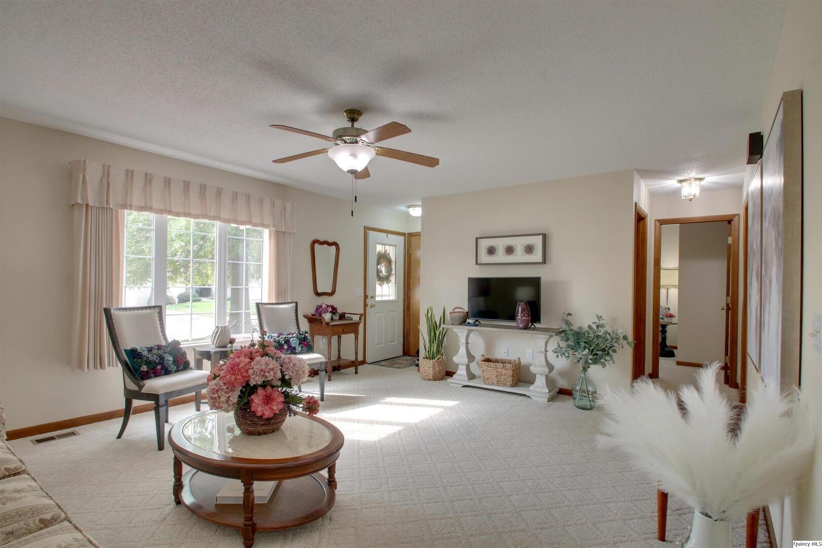 4921 Lake View Drive Quincy, IL 62305 - Photo 3 of 23