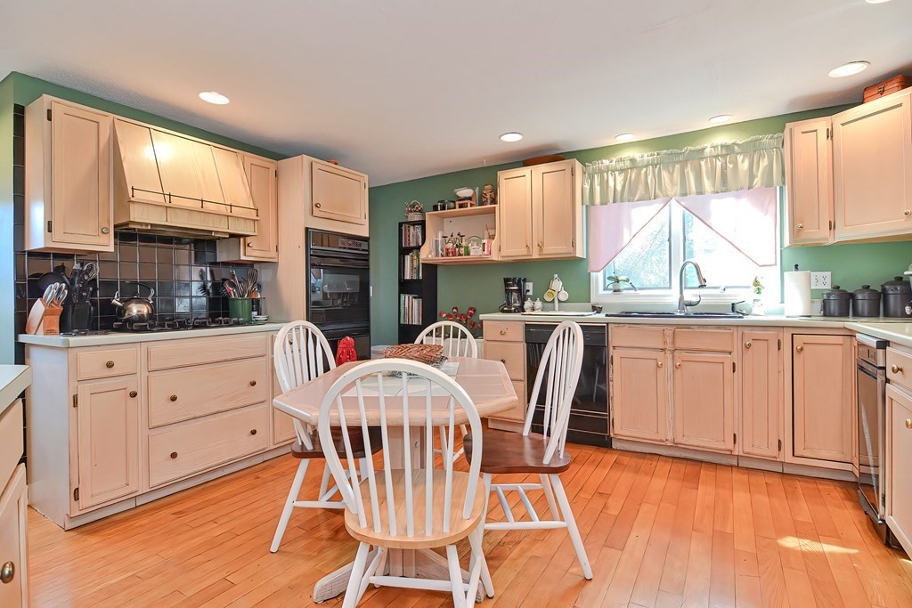 208 Cherry Street Newton, MA 02465 - Photo 20 of 35